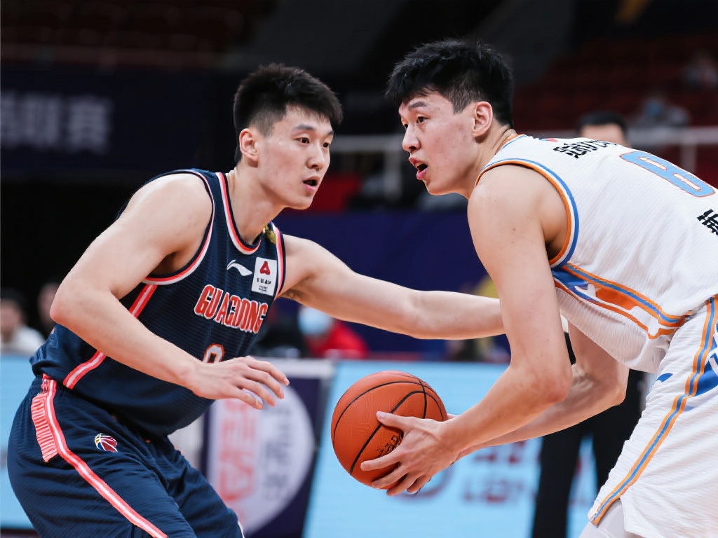 胡金秋荣膺2024-2025赛季CBA常规赛MVP桂冠